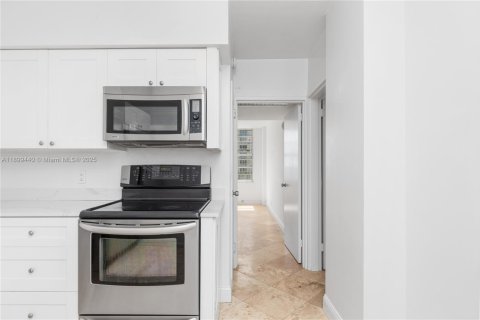Condominio en venta en Miami Beach, Florida, 2 dormitorios, 95.69 m2 № 1951930 - foto 15