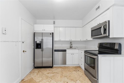 Condominio en venta en Miami Beach, Florida, 2 dormitorios, 95.69 m2 № 1951930 - foto 13