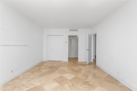 Condominio en venta en Miami Beach, Florida, 2 dormitorios, 95.69 m2 № 1951930 - foto 21