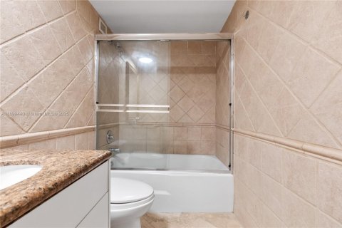 Condominio en venta en Miami Beach, Florida, 2 dormitorios, 95.69 m2 № 1951930 - foto 24