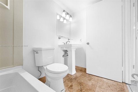 Купить кондоминиум в Майами, Флорида 2 спальни, 89.65м2, № 1893363 - фото 17