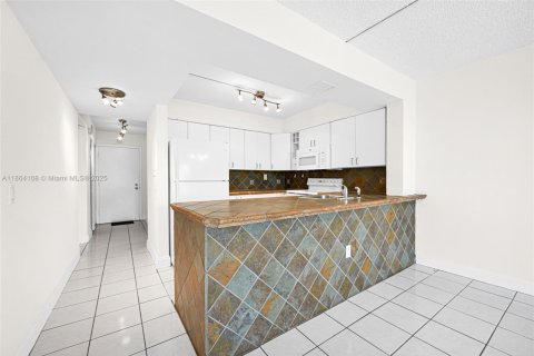 Купить кондоминиум в Майами, Флорида 2 спальни, 89.65м2, № 1893363 - фото 7