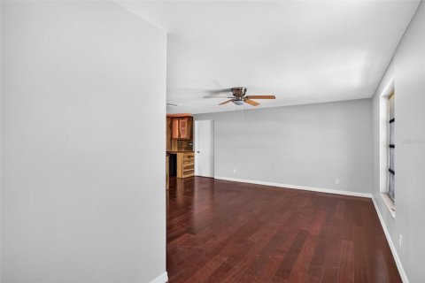 Villa ou maison à vendre à Ruskin, Floride: 2 chambres, 97.36 m2 № 2425916 - photo 9