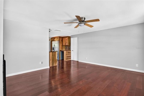 Villa ou maison à vendre à Ruskin, Floride: 2 chambres, 97.36 m2 № 2425916 - photo 10