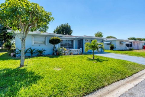 Villa ou maison à vendre à Margate, Floride: 2 chambres, 116.78 m2 № 1861764 - photo 12