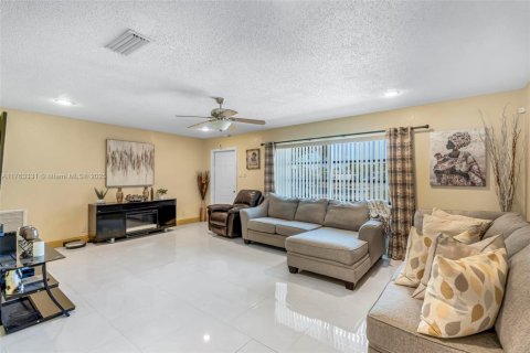 Villa ou maison à vendre à Margate, Floride: 2 chambres, 116.78 m2 № 1861764 - photo 1