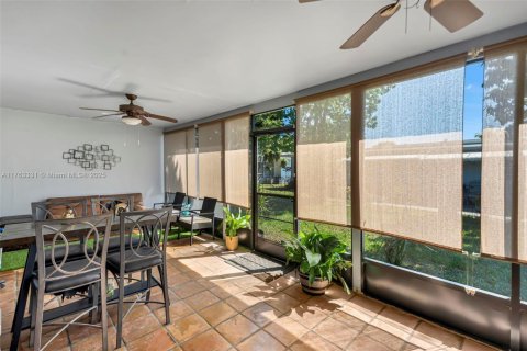 Villa ou maison à vendre à Margate, Floride: 2 chambres, 116.78 m2 № 1861764 - photo 11