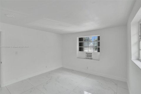 Casa en venta en North Miami, Florida, 3 dormitorios, 105.91 m2 № 1874679 - foto 22