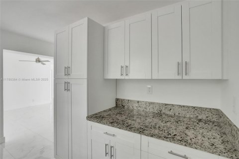 Casa en venta en North Miami, Florida, 3 dormitorios, 105.91 m2 № 1874679 - foto 3