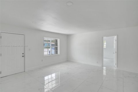Casa en venta en North Miami, Florida, 3 dormitorios, 105.91 m2 № 1874679 - foto 8