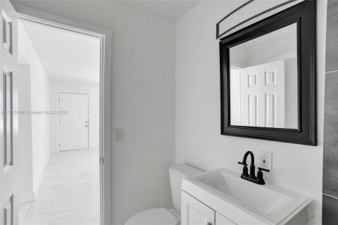 Casa en venta en North Miami, Florida, 3 dormitorios, 105.91 m2 № 1874679 - foto 18