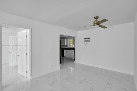 Casa en venta en North Miami, Florida, 3 dormitorios, 105.91 m2 № 1874679 - foto 7