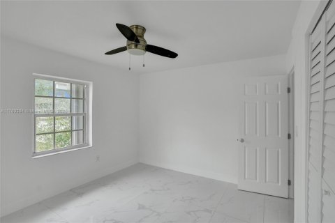 Casa en venta en North Miami, Florida, 3 dormitorios, 105.91 m2 № 1874679 - foto 12