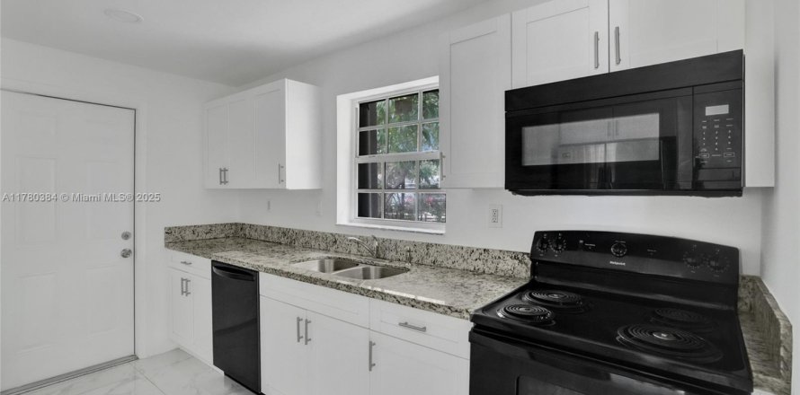 Casa en North Miami, Florida 3 dormitorios, 105.91 m2 № 1874679
