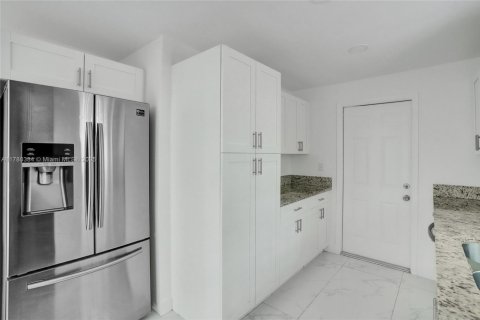 Casa en venta en North Miami, Florida, 3 dormitorios, 105.91 m2 № 1874679 - foto 2