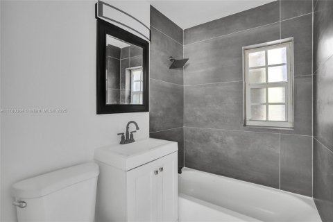 Casa en venta en North Miami, Florida, 3 dormitorios, 105.91 m2 № 1874679 - foto 17