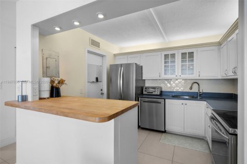 Copropriété à vendre à Hollywood, Floride: 1 chambre, 91.04 m2 № 2048979 - photo 14