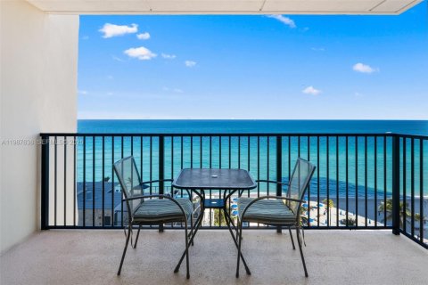 Copropriété à vendre à Hollywood, Floride: 1 chambre, 91.04 m2 № 2048979 - photo 3