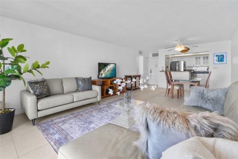 Copropriété à vendre à Hollywood, Floride: 1 chambre, 91.04 m2 № 2048979 - photo 6