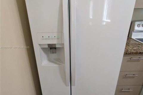 Villa ou maison à louer à Miami, Floride: 3 chambres, 311.41 m2 № 1989507 - photo 5