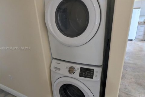 Villa ou maison à louer à Miami, Floride: 3 chambres, 311.41 m2 № 1989507 - photo 6