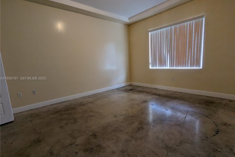 Villa ou maison à louer à Miami, Floride: 3 chambres, 311.41 m2 № 1989507 - photo 17