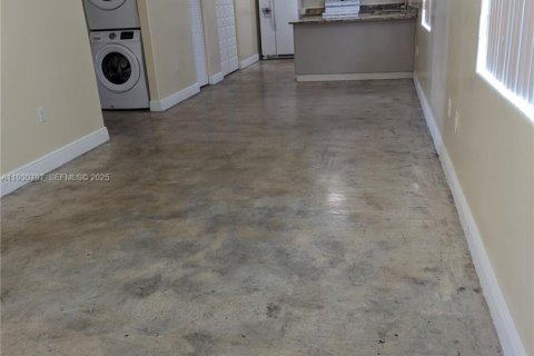 Villa ou maison à louer à Miami, Floride: 3 chambres, 311.41 m2 № 1989507 - photo 8