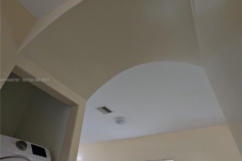 Villa ou maison à louer à Miami, Floride: 3 chambres, 311.41 m2 № 1989507 - photo 26