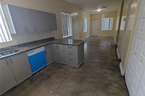 Villa ou maison à louer à Miami, Floride: 3 chambres, 311.41 m2 № 1989507 - photo 9