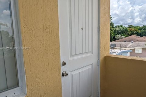 Villa ou maison à louer à Miami, Floride: 3 chambres, 311.41 m2 № 1989507 - photo 28