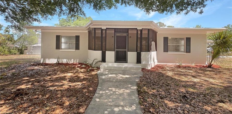House in Clermont, Florida 2 bedrooms, 121.42 sq.m. № 1649029