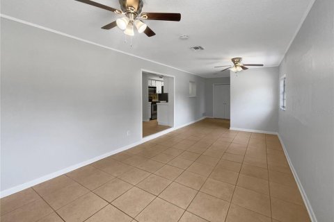 House in Clermont, Florida 2 bedrooms, 121.42 sq.m. № 1649029 - photo 13