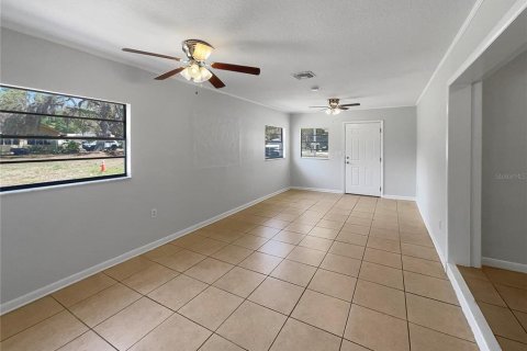 House in Clermont, Florida 2 bedrooms, 121.42 sq.m. № 1649029 - photo 12