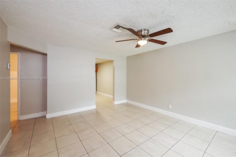 Casa en alquiler en Hollywood, Florida, 3 dormitorios, 122.72 m2 № 1947845 - foto 7