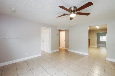 Casa en alquiler en Hollywood, Florida, 3 dormitorios, 122.72 m2 № 1947845 - foto 6