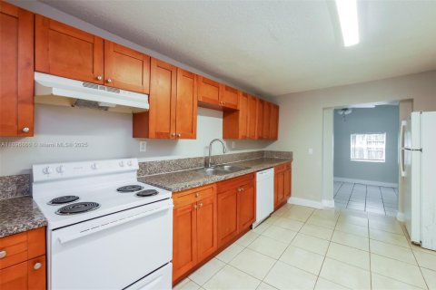 Casa en alquiler en Hollywood, Florida, 3 dormitorios, 122.72 m2 № 1947845 - foto 5