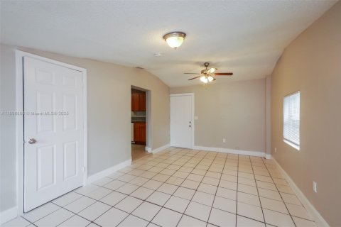 Casa en alquiler en Hollywood, Florida, 3 dormitorios, 122.72 m2 № 1947845 - foto 4