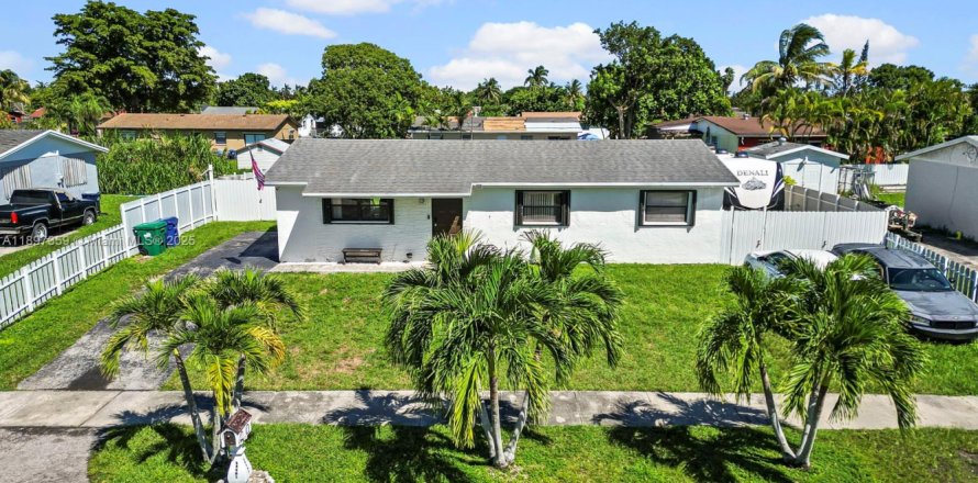 Casa en Homestead, Florida 3 dormitorios, 106.84 m2 № 1951504