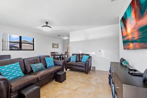 Casa en venta en Homestead, Florida, 3 dormitorios, 106.84 m2 № 1951504 - foto 2