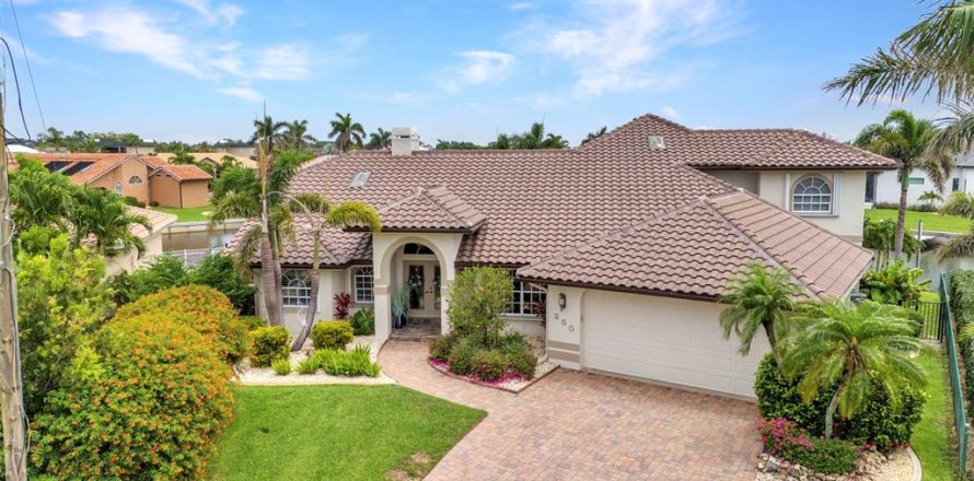 House in Punta Gorda, Florida 4 bedrooms, 275.18 sq.m. № 1786132