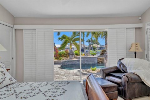House in Punta Gorda, Florida 4 bedrooms, 275.18 sq.m. № 1786132 - photo 13