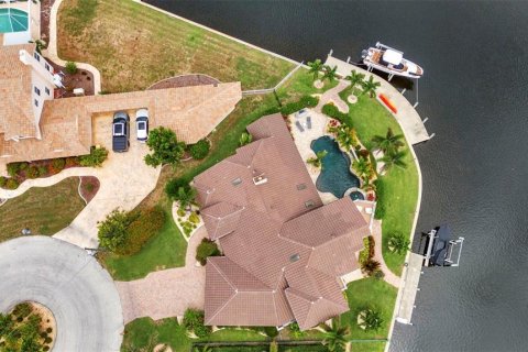 House in Punta Gorda, Florida 4 bedrooms, 275.18 sq.m. № 1786132 - photo 6