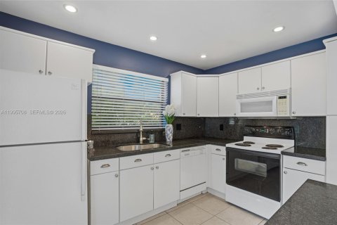 Condominio en venta en Miami, Florida, 2 dormitorios, 120.96 m2 № 2091323 - foto 14