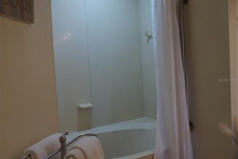 Condo in Saint Petersburg, Florida, 2 bedrooms  № 2400322 - photo 15