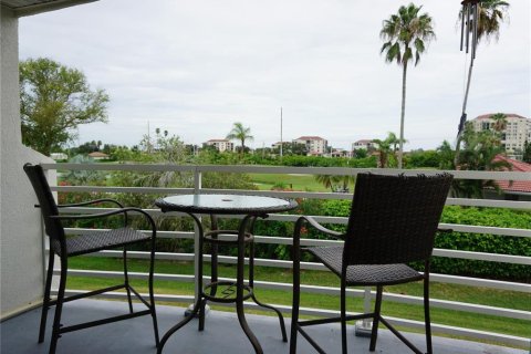 Condo in Saint Petersburg, Florida, 2 bedrooms  № 2400322 - photo 24