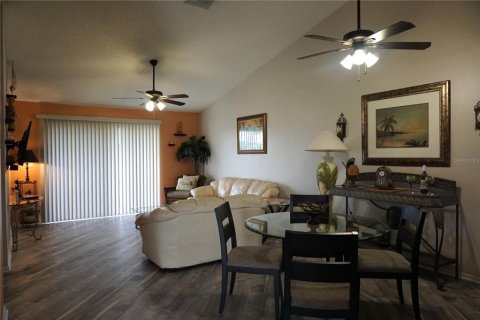 Condo in Saint Petersburg, Florida, 2 bedrooms  № 2400322 - photo 4