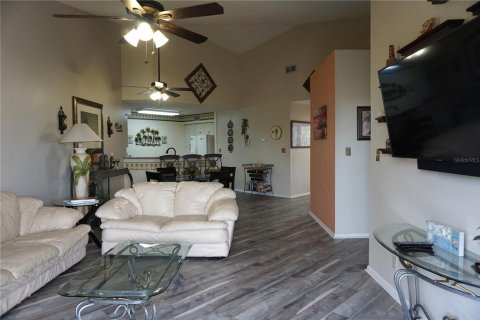 Condo in Saint Petersburg, Florida, 2 bedrooms  № 2400322 - photo 5
