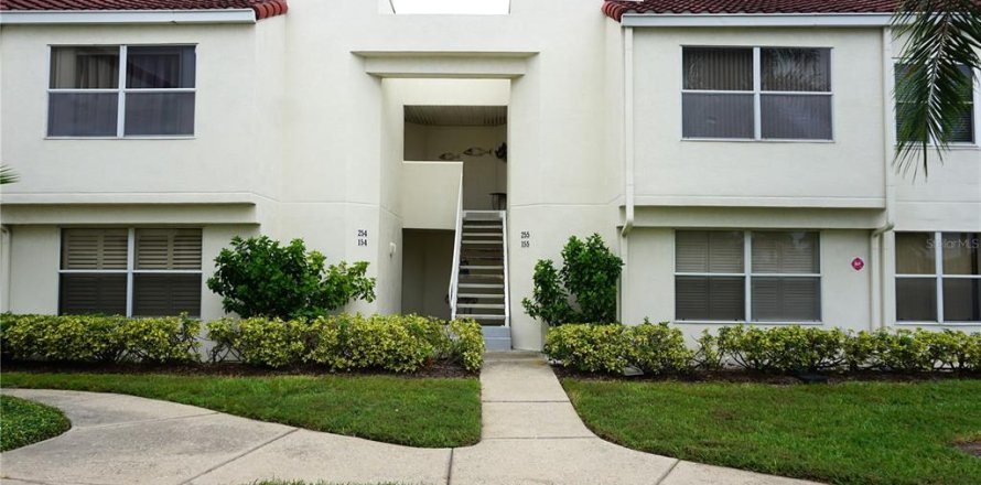 Condo in Saint Petersburg, Florida, 2 bedrooms  № 2400322