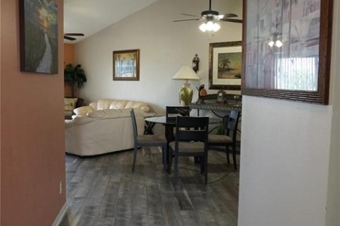 Condo in Saint Petersburg, Florida, 2 bedrooms  № 2400322 - photo 3