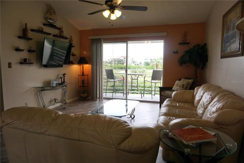 Condo in Saint Petersburg, Florida, 2 bedrooms  № 2400322 - photo 10